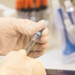 Vaticano anuncia que começará a vacinar contra COVID-19 no início de 2021